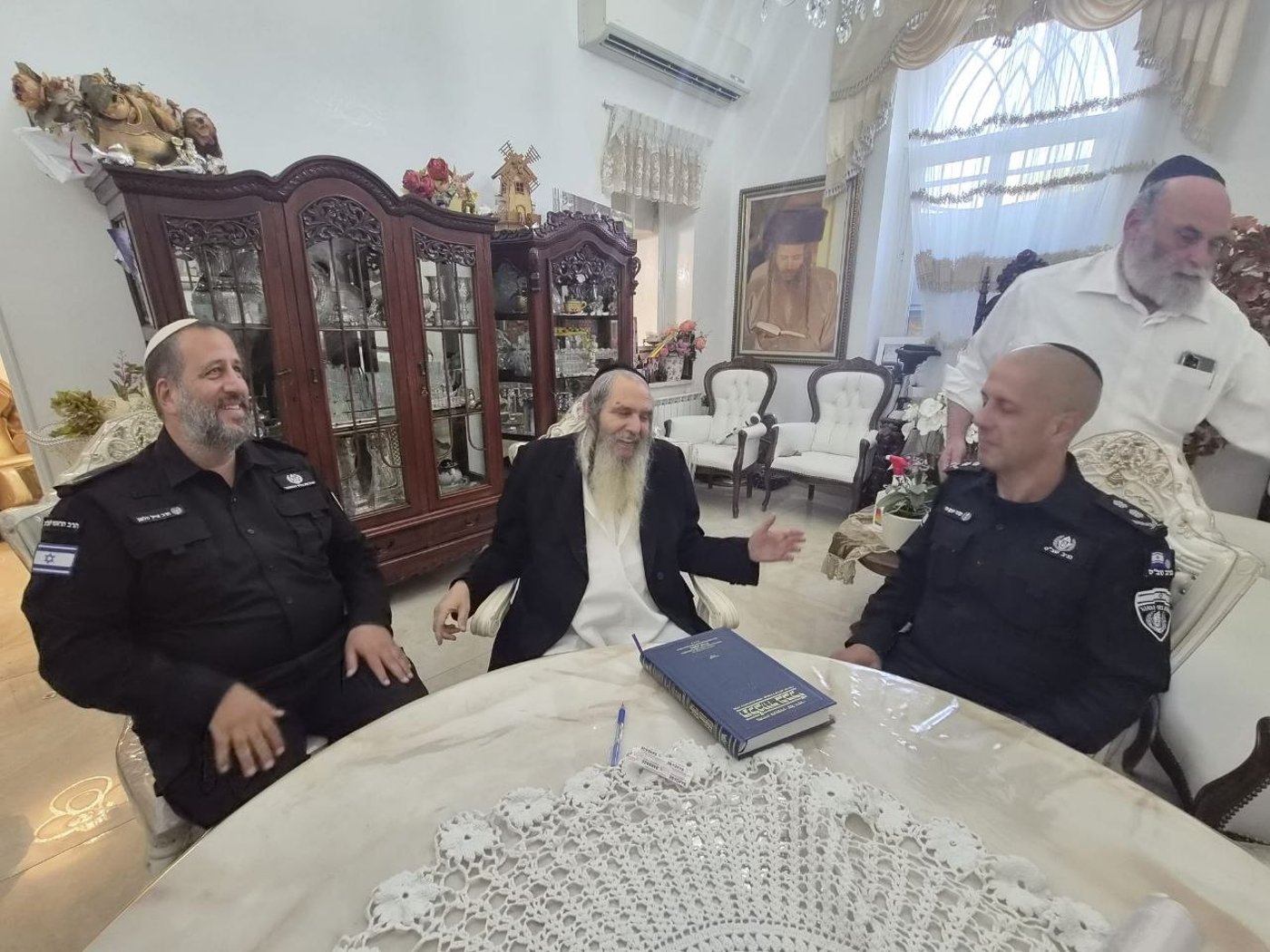 המפלגה שמחפשת אישה חרדית לרשימה | 'זיידל'ע' עם כל הנייעס והחשיפות