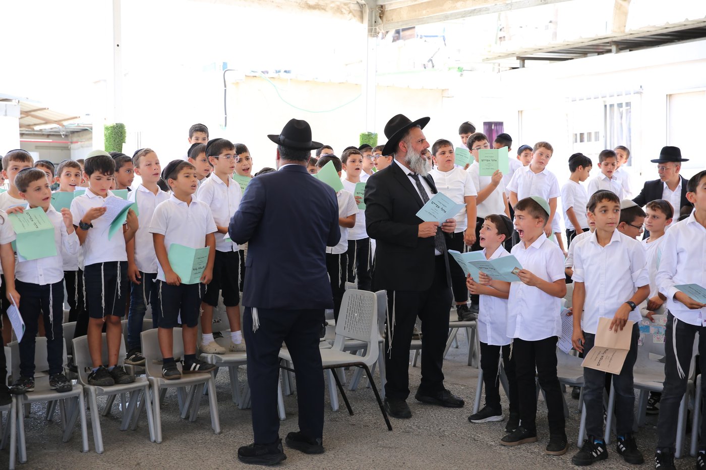 מאות ילדים אמרו סליחות במוסדות "אוהלי אברהם" בקריית הרצוג