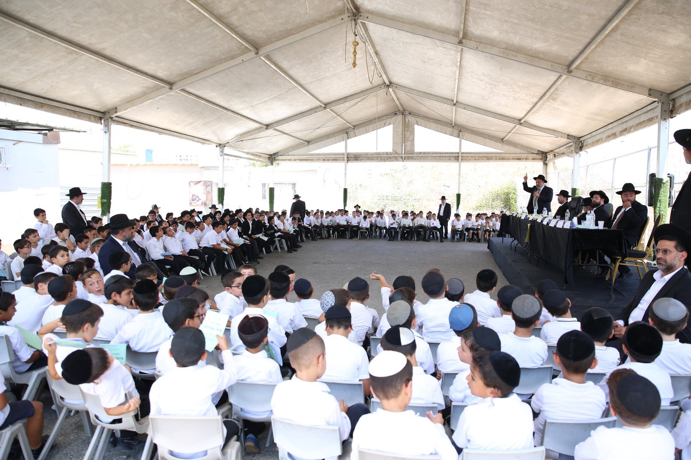 מאות ילדים אמרו סליחות במוסדות "אוהלי אברהם" בקריית הרצוג