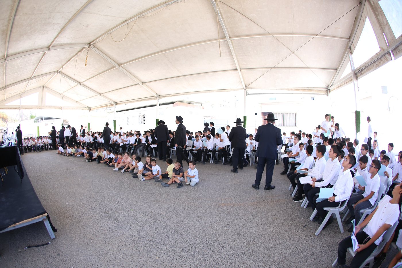 מאות ילדים אמרו סליחות במוסדות "אוהלי אברהם" בקריית הרצוג