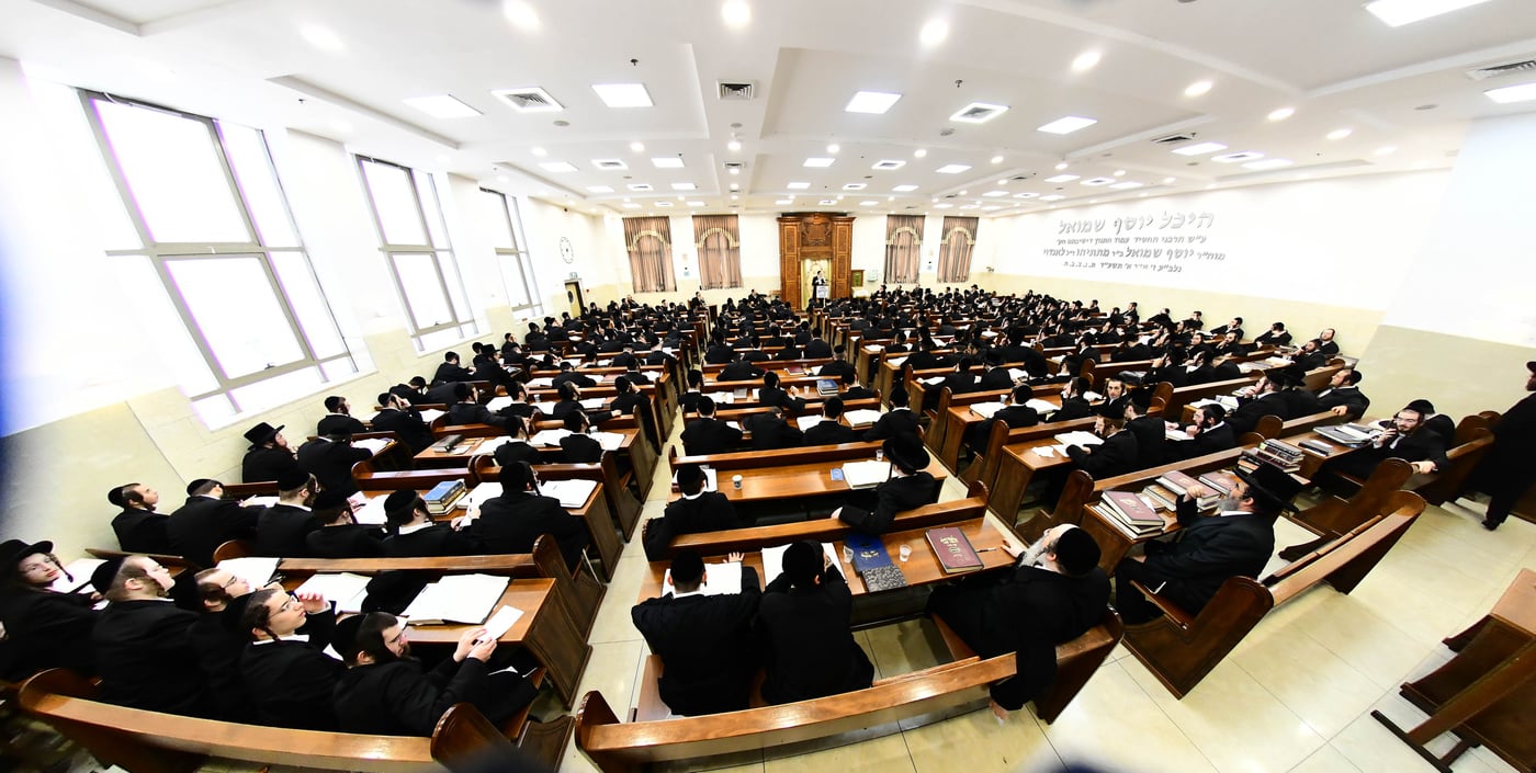 הגר"א גרבוז בישיבת 'עץ חיים' באבוב