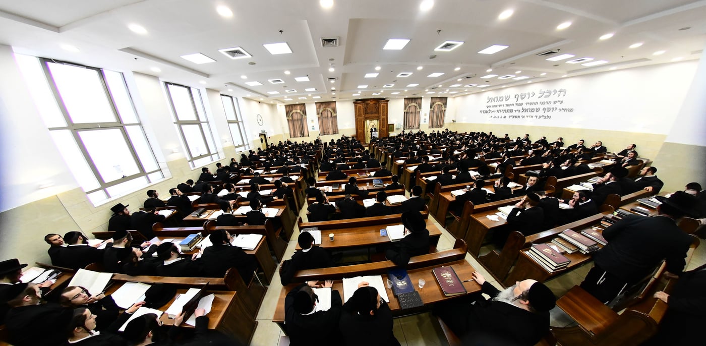 הגר"א גרבוז בישיבת 'עץ חיים' באבוב
