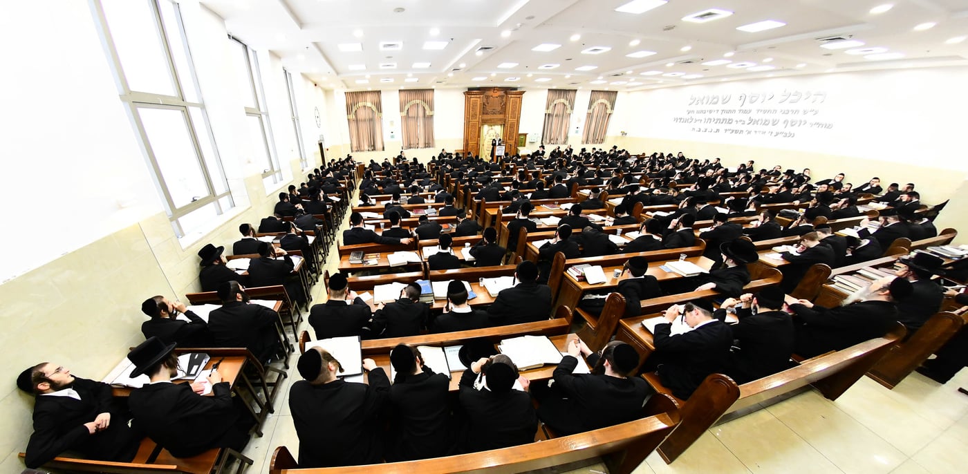 הגר"א גרבוז בישיבת 'עץ חיים' באבוב