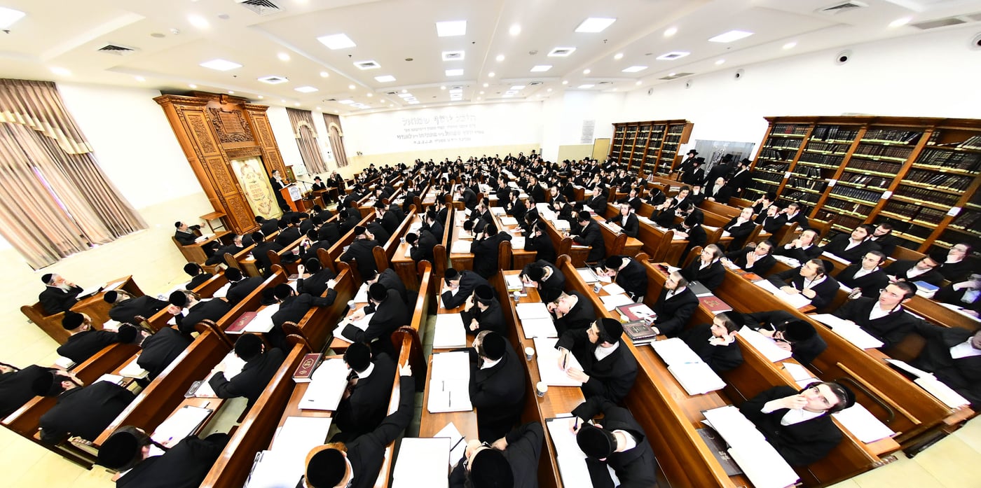 הגר"א גרבוז בישיבת 'עץ חיים' באבוב