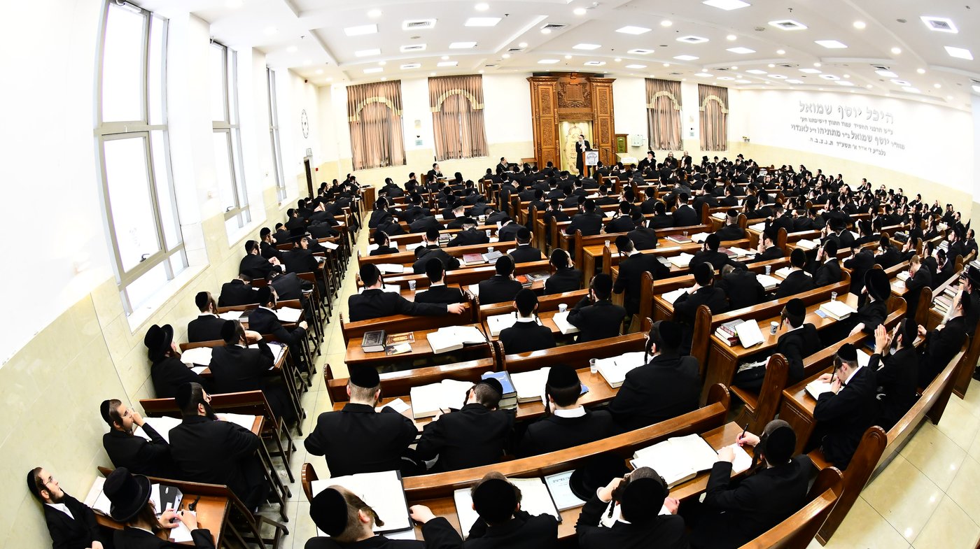 הגר"א גרבוז בישיבת 'עץ חיים' באבוב