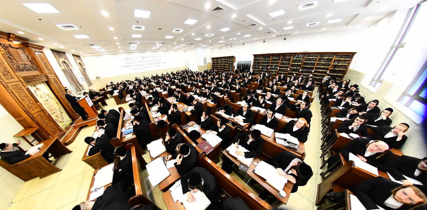 הגר"א גרבוז בישיבת 'עץ חיים' באבוב