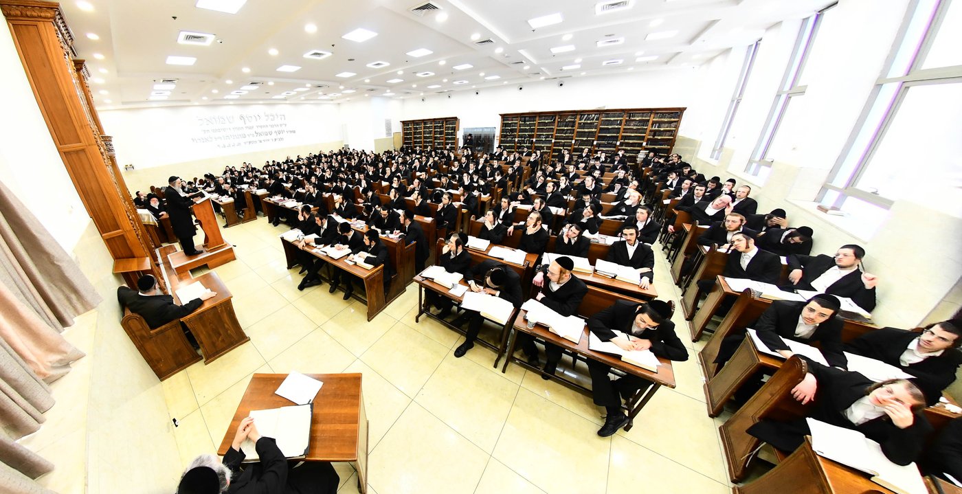 הגר"א גרבוז בישיבת 'עץ חיים' באבוב