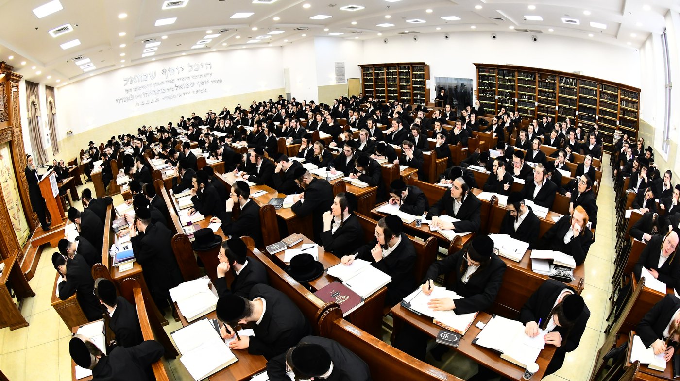 הגר"א גרבוז בישיבת 'עץ חיים' באבוב