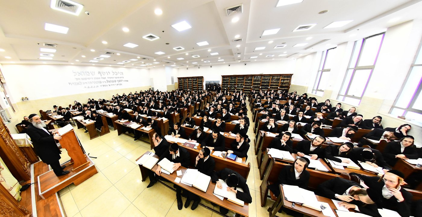 הגר"א גרבוז בישיבת 'עץ חיים' באבוב