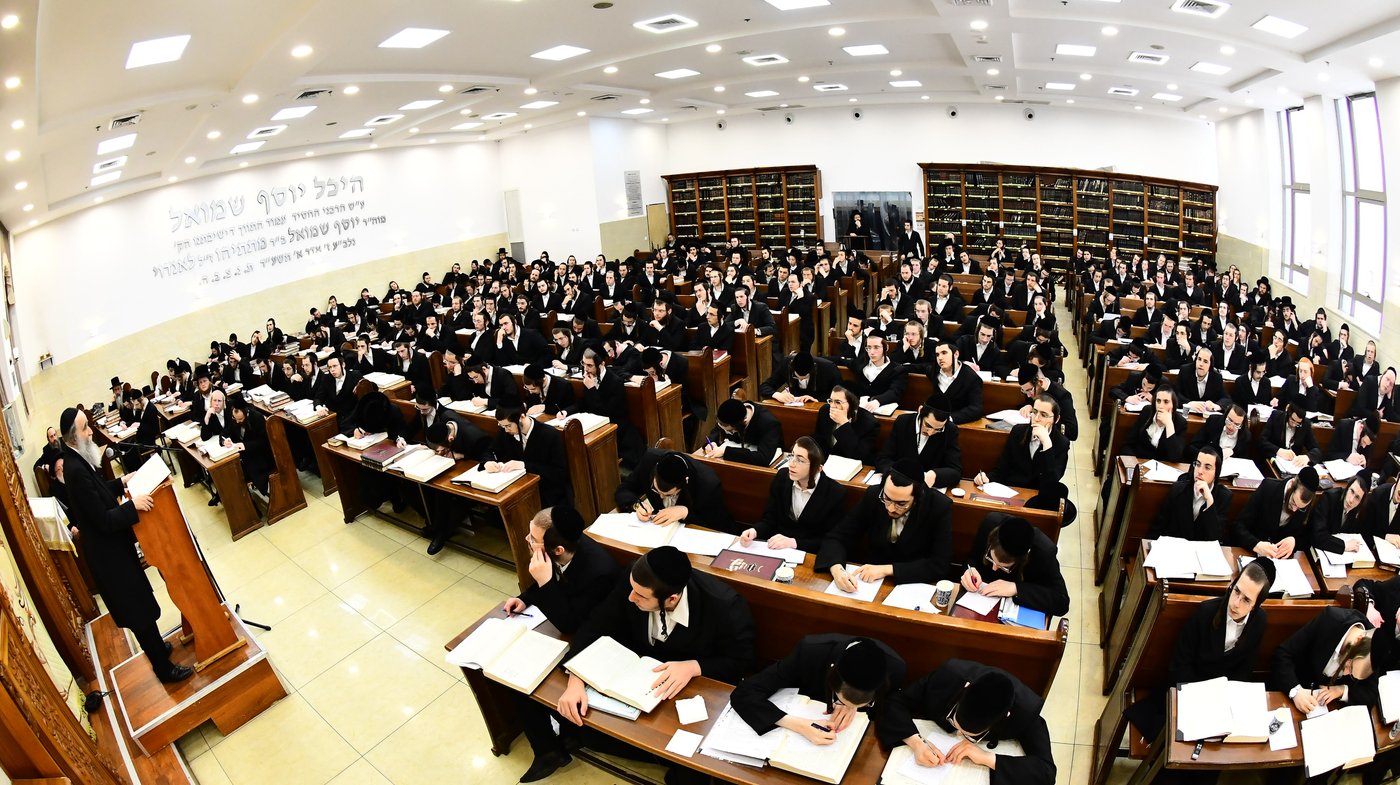 הגר"א גרבוז בישיבת 'עץ חיים' באבוב
