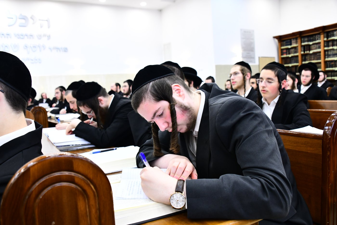 הגר"א גרבוז בישיבת 'עץ חיים' באבוב