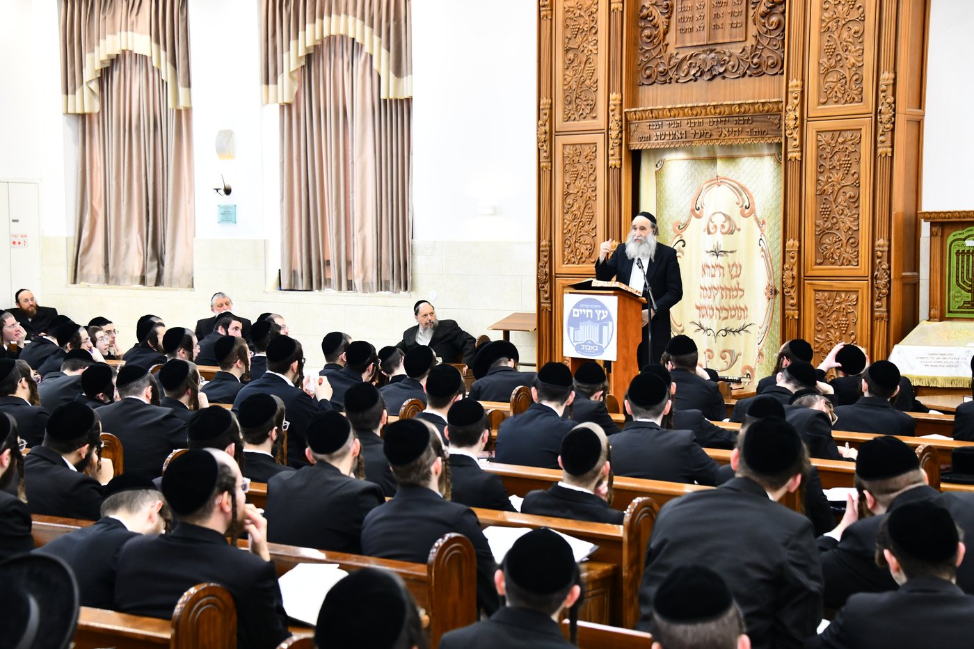 הגר"א גרבוז בישיבת 'עץ חיים' באבוב