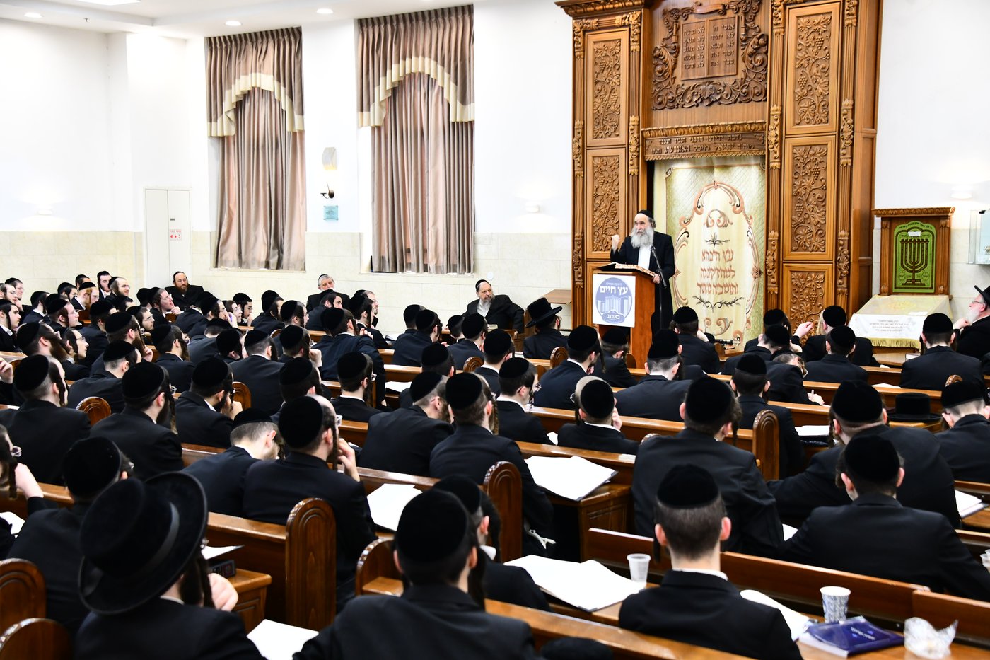 הגר"א גרבוז בישיבת 'עץ חיים' באבוב
