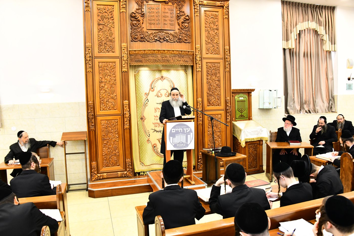 הגר"א גרבוז בישיבת 'עץ חיים' באבוב