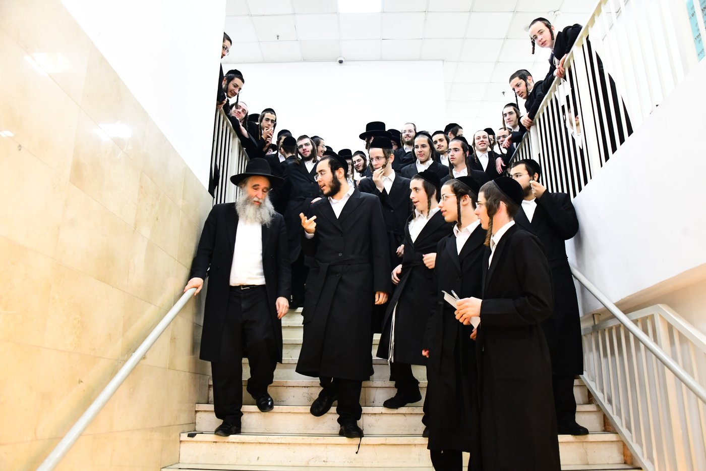 הגר"א גרבוז בישיבת 'עץ חיים' באבוב