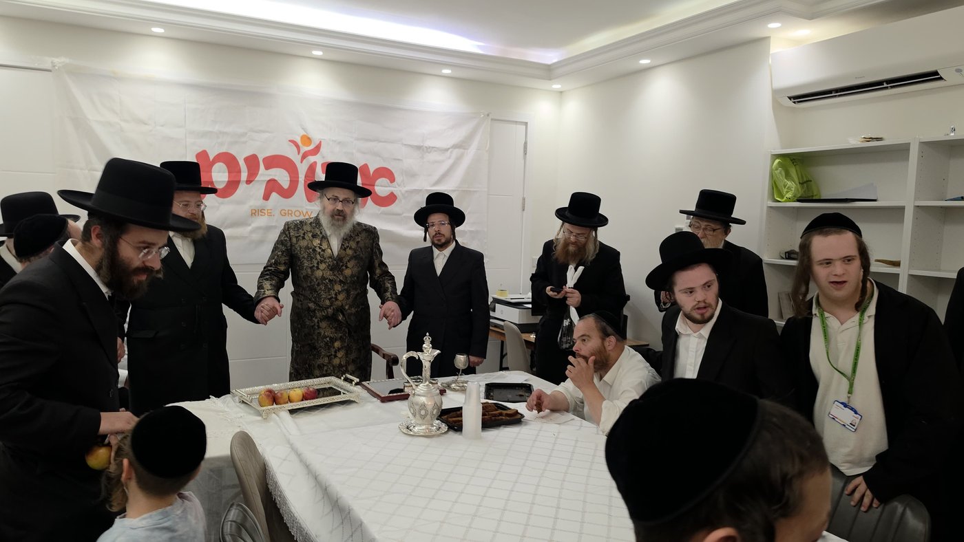 האדמו"ר מויז'ניץ לונדון בביקור באהובים