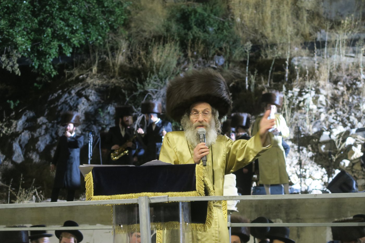 הרה"צ רבי אלימלך בידרמן באמירת הסליחות