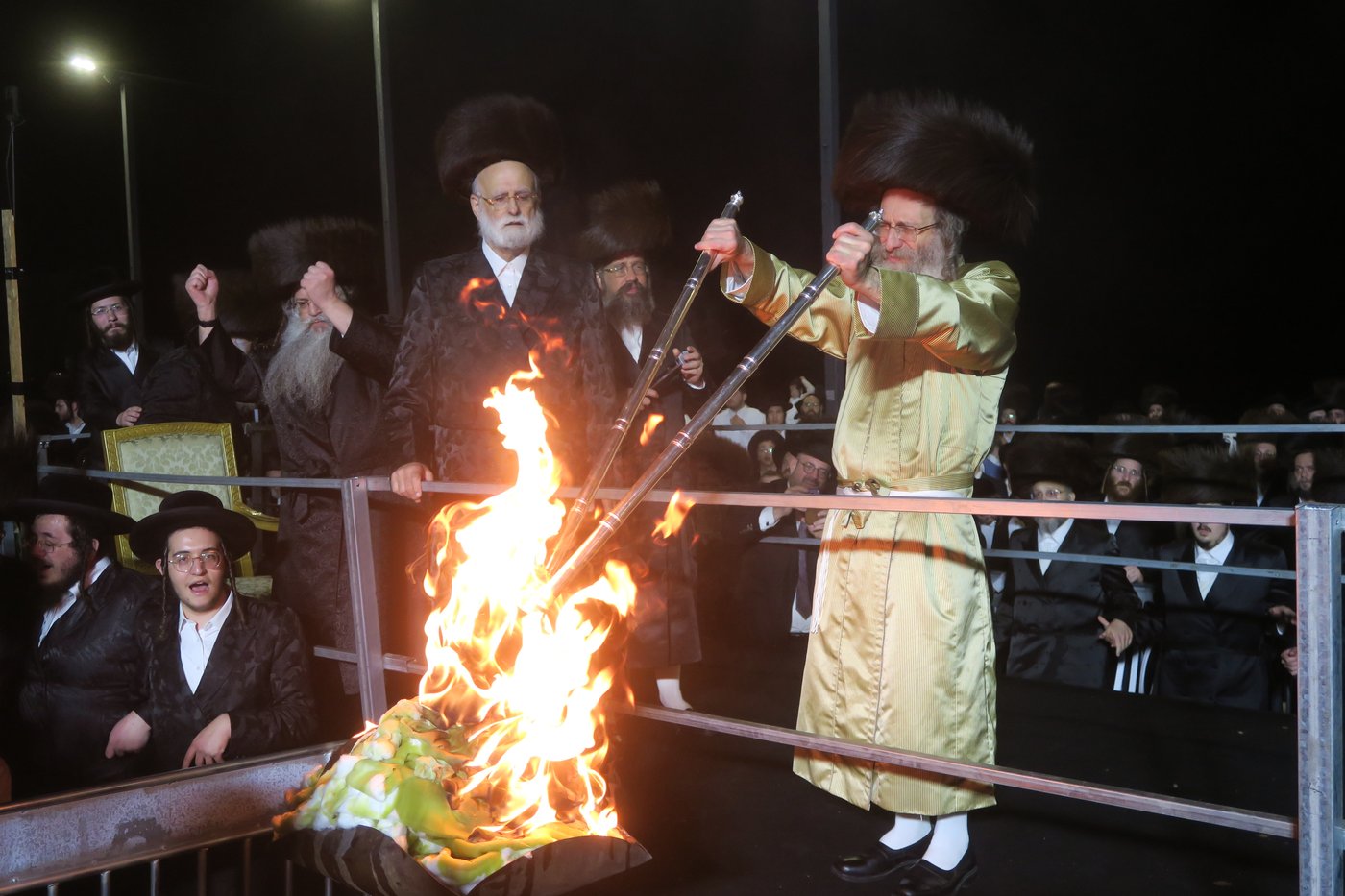 הרה"צ רבי אלימלך בידרמן באמירת הסליחות