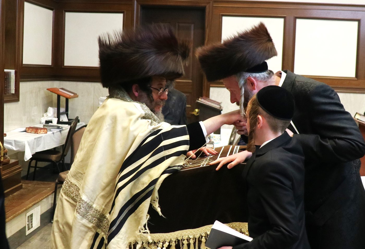 סליחות ראשונות בחצה"ק סקולען לייקווד