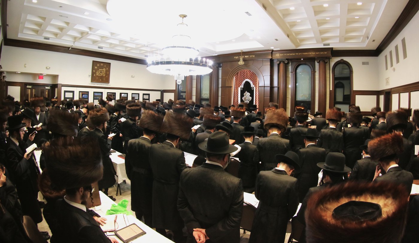 סליחות ראשונות בחצה"ק סקולען לייקווד