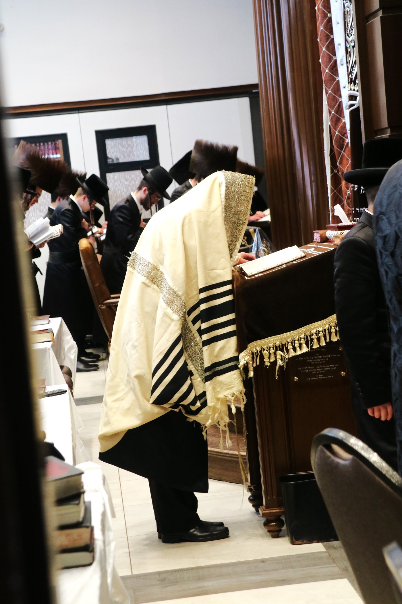 סליחות ראשונות בחצה"ק סקולען לייקווד
