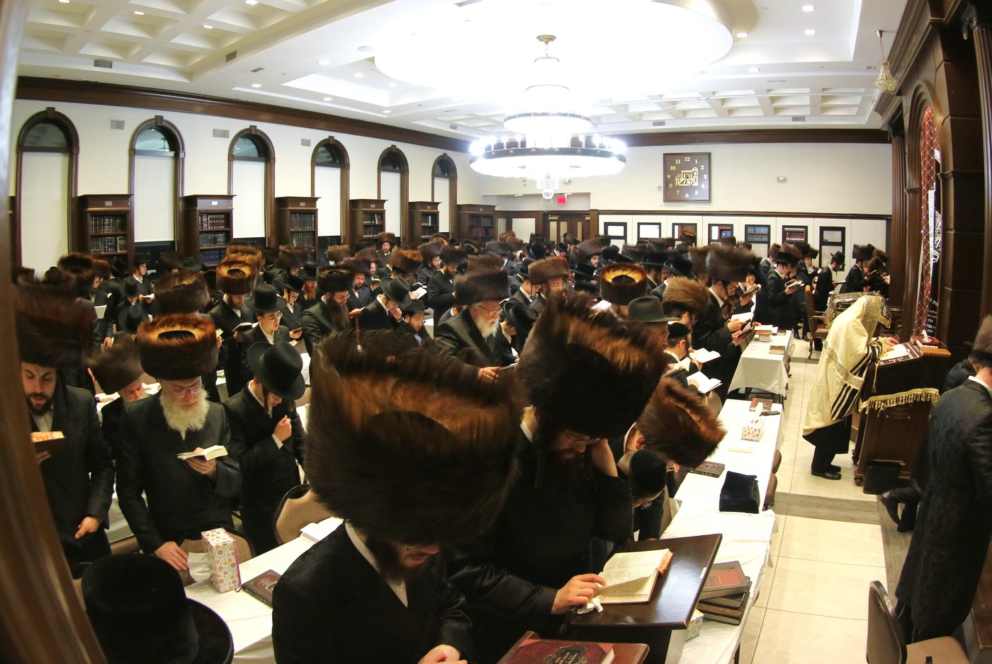סליחות ראשונות בחצה"ק סקולען לייקווד