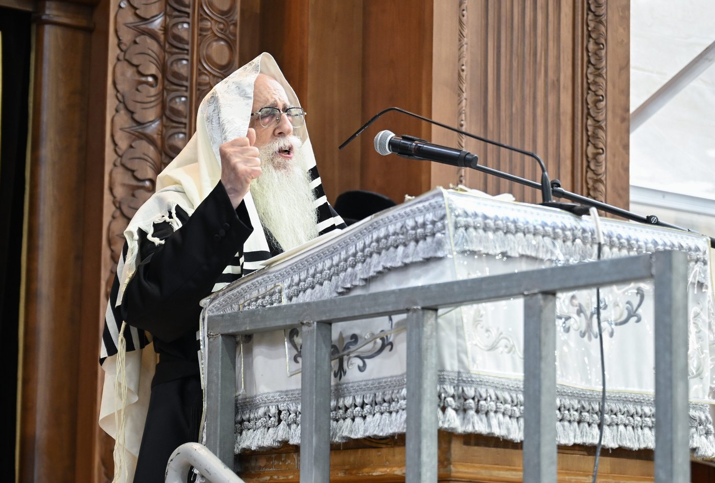 סליחות ראשונות בחצה"ק צאנז