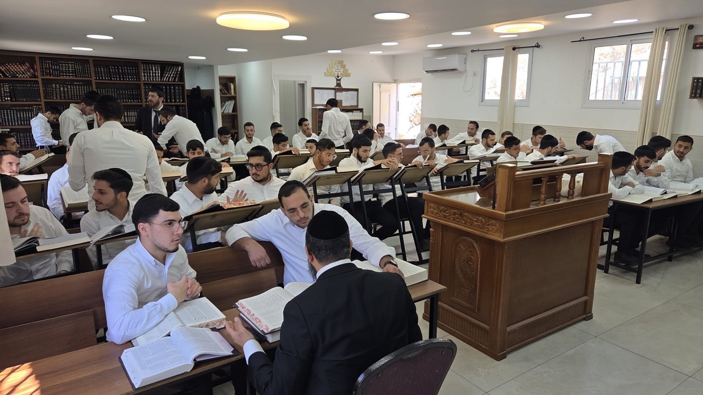 הגר"ח פינשטיין בישיבת 'אמרי חכמה' 