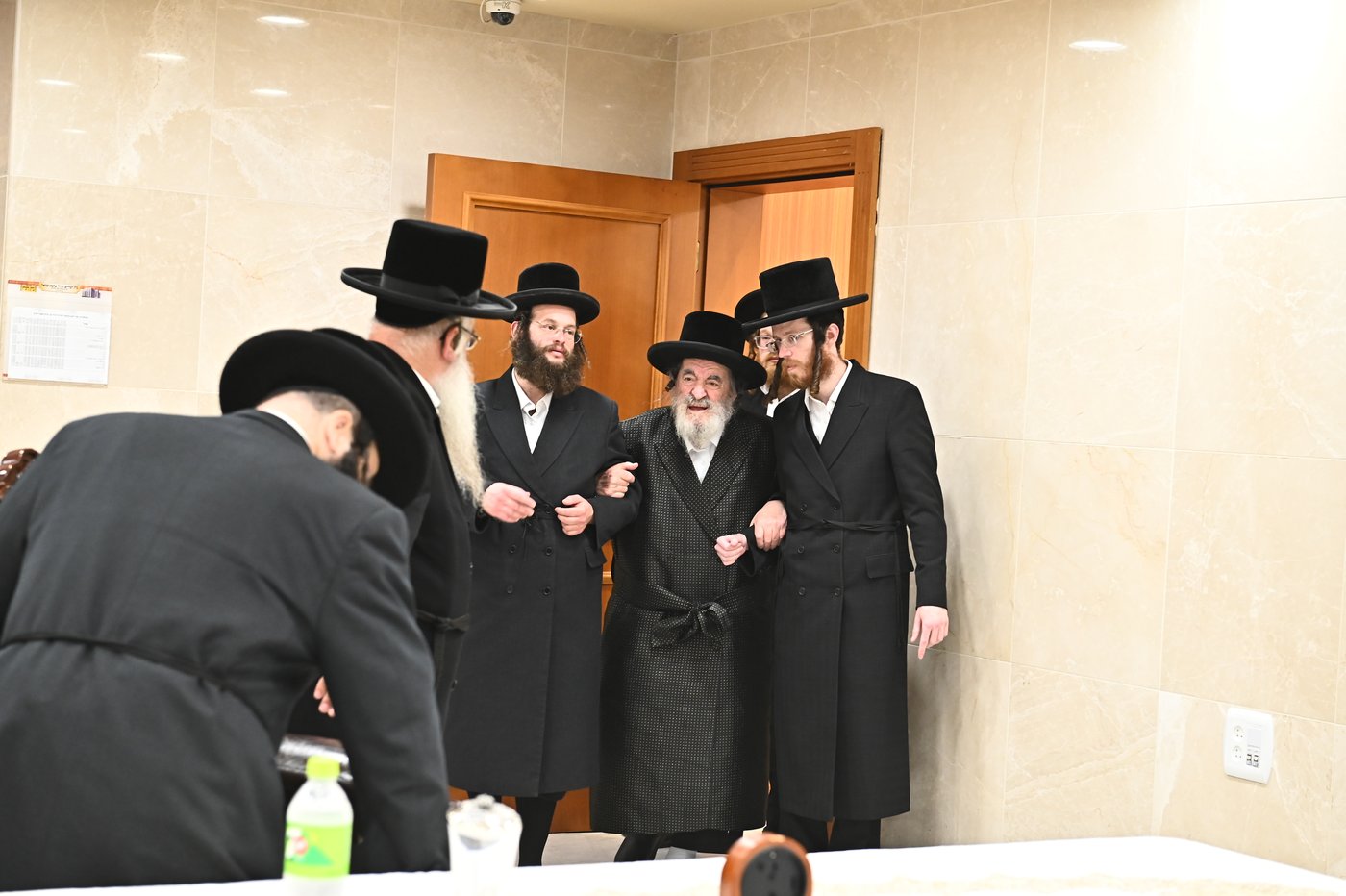 האדמו"ר מויז'ניץ בקבלת קהל
