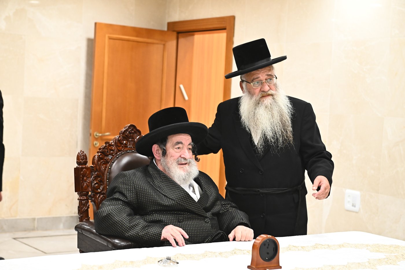 האדמו"ר מויז'ניץ בקבלת קהל