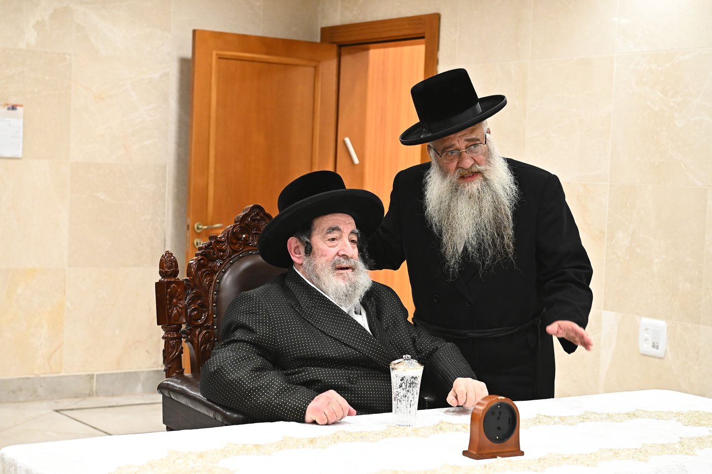 האדמו"ר מויז'ניץ בקבלת קהל