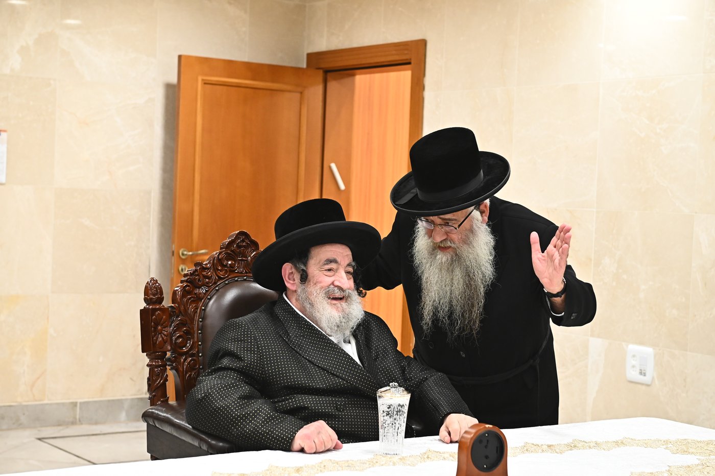 האדמו"ר מויז'ניץ בקבלת קהל