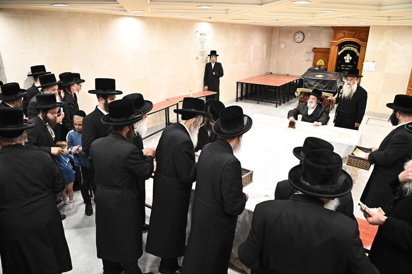 האדמו"ר מויז'ניץ בקבלת קהל