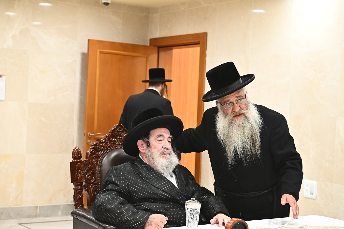 האדמו"ר מויז'ניץ בקבלת קהל