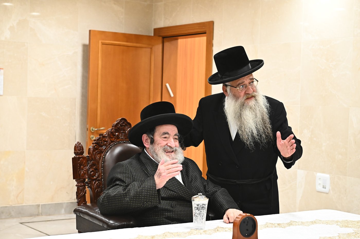 האדמו"ר מויז'ניץ בקבלת קהל