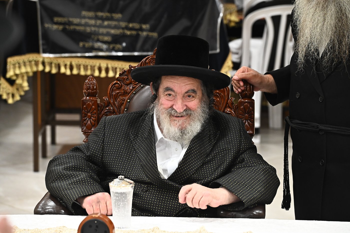 האדמו"ר מויז'ניץ בקבלת קהל