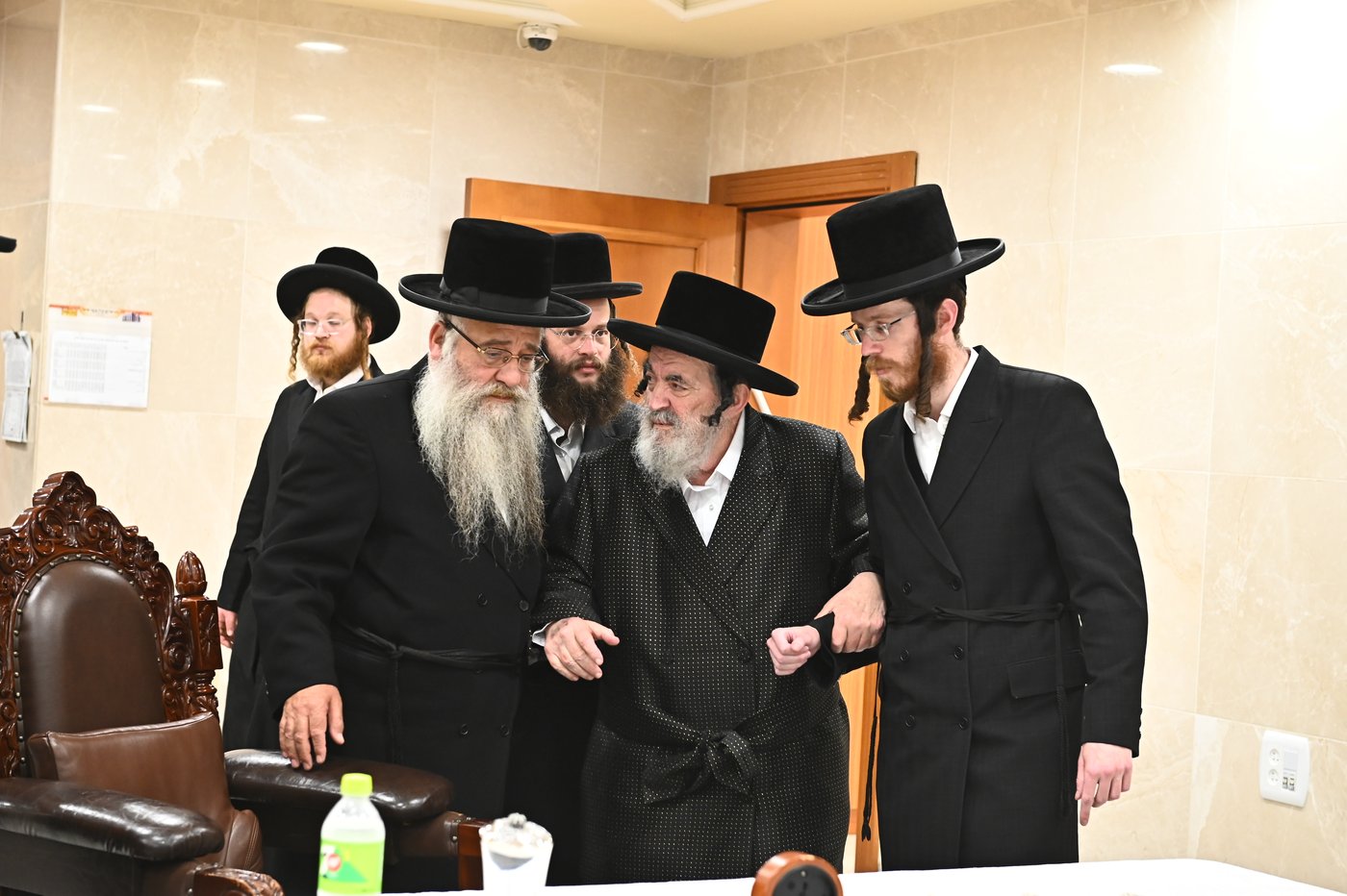 האדמו"ר מויז'ניץ בקבלת קהל