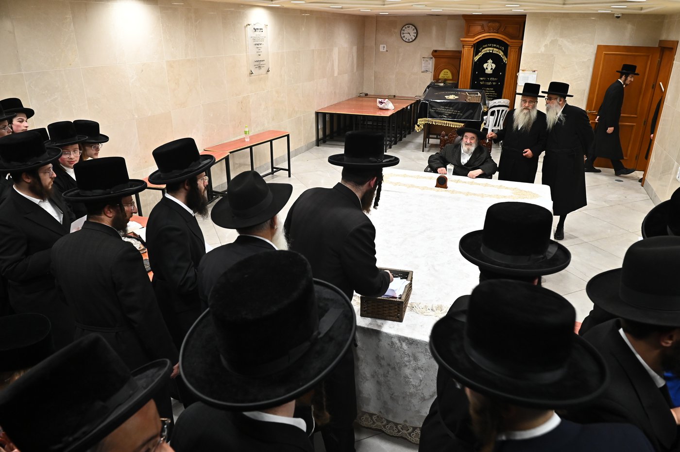 האדמו"ר מויז'ניץ בקבלת קהל