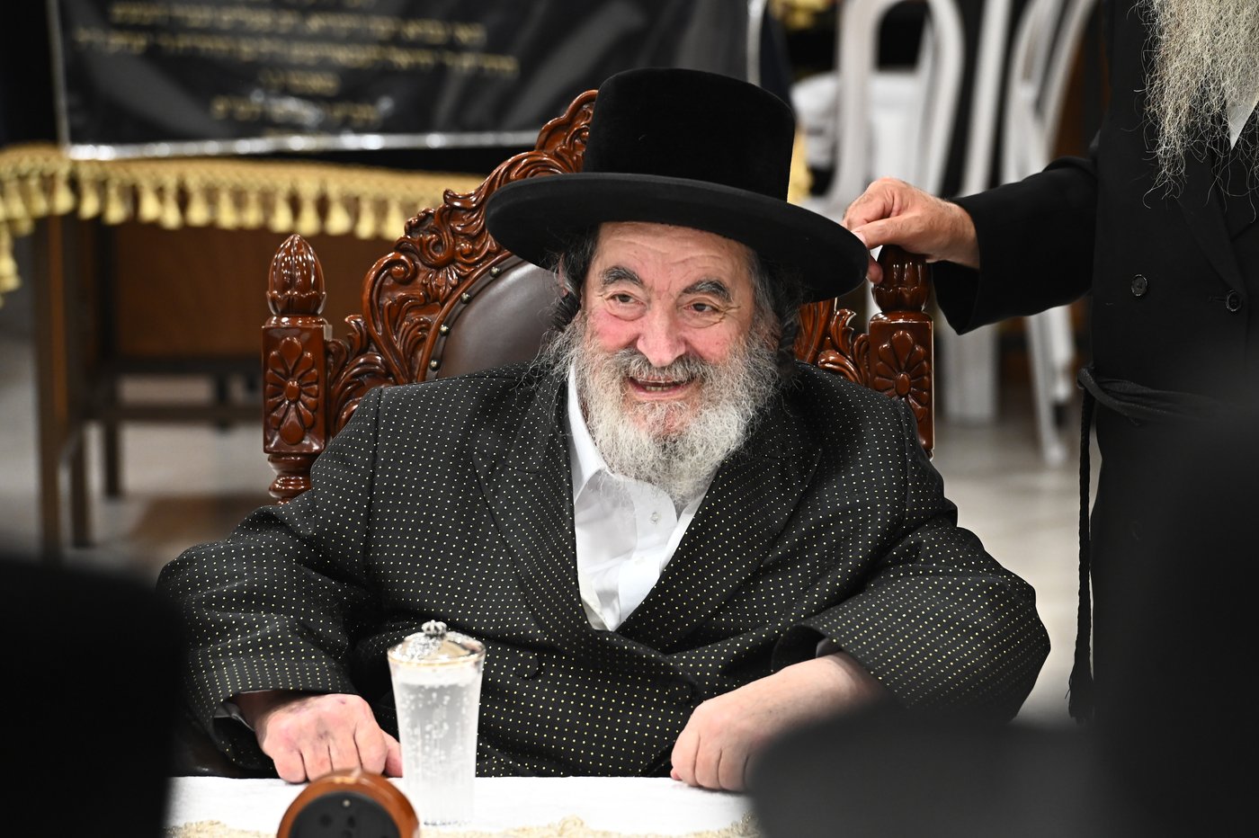 האדמו"ר מויז'ניץ בקבלת קהל