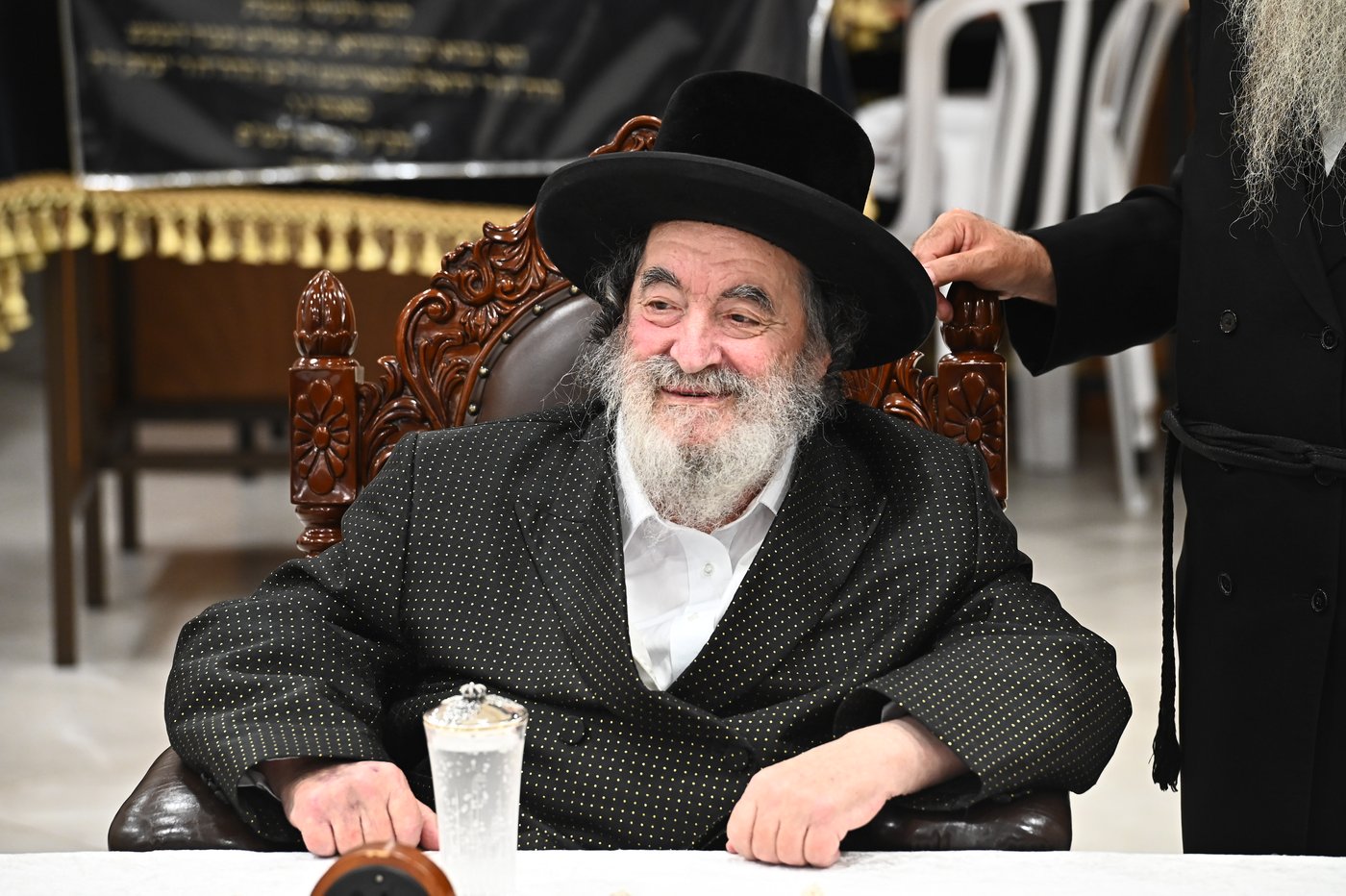 האדמו"ר מויז'ניץ בקבלת קהל