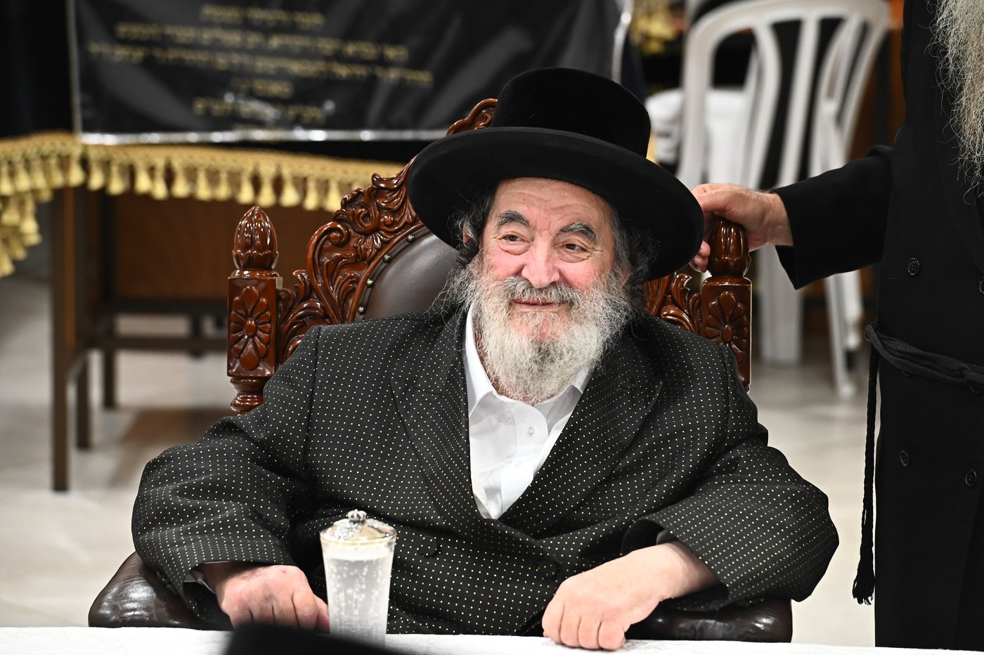 האדמו"ר מויז'ניץ בקבלת קהל