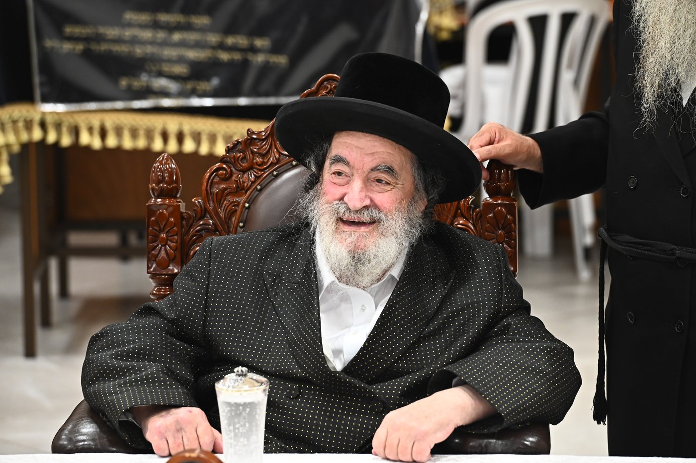 האדמו"ר מויז'ניץ בקבלת קהל