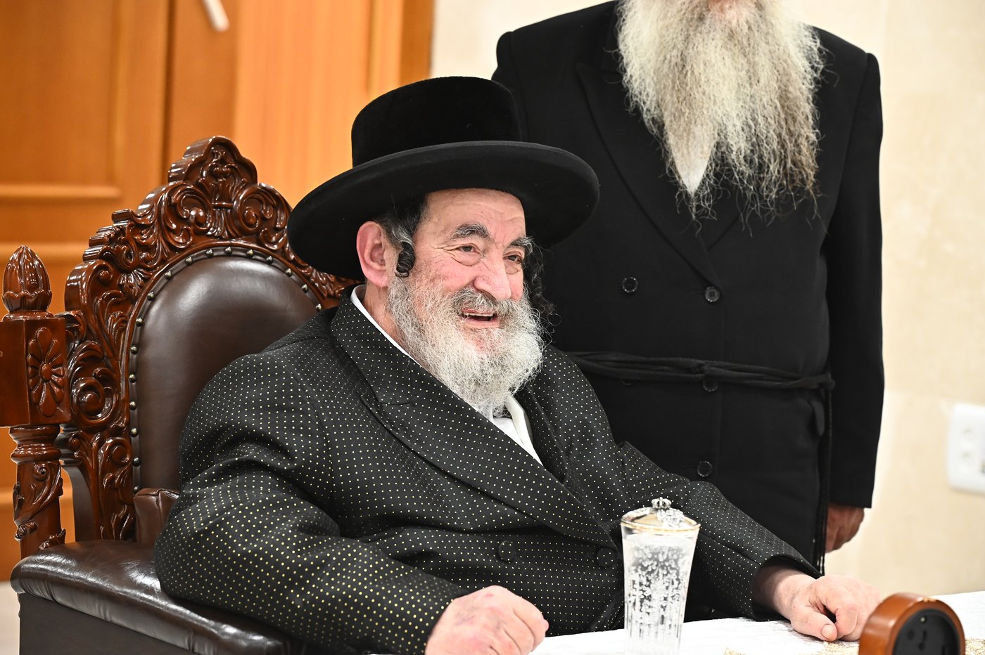 האדמו"ר מויז'ניץ בקבלת קהל