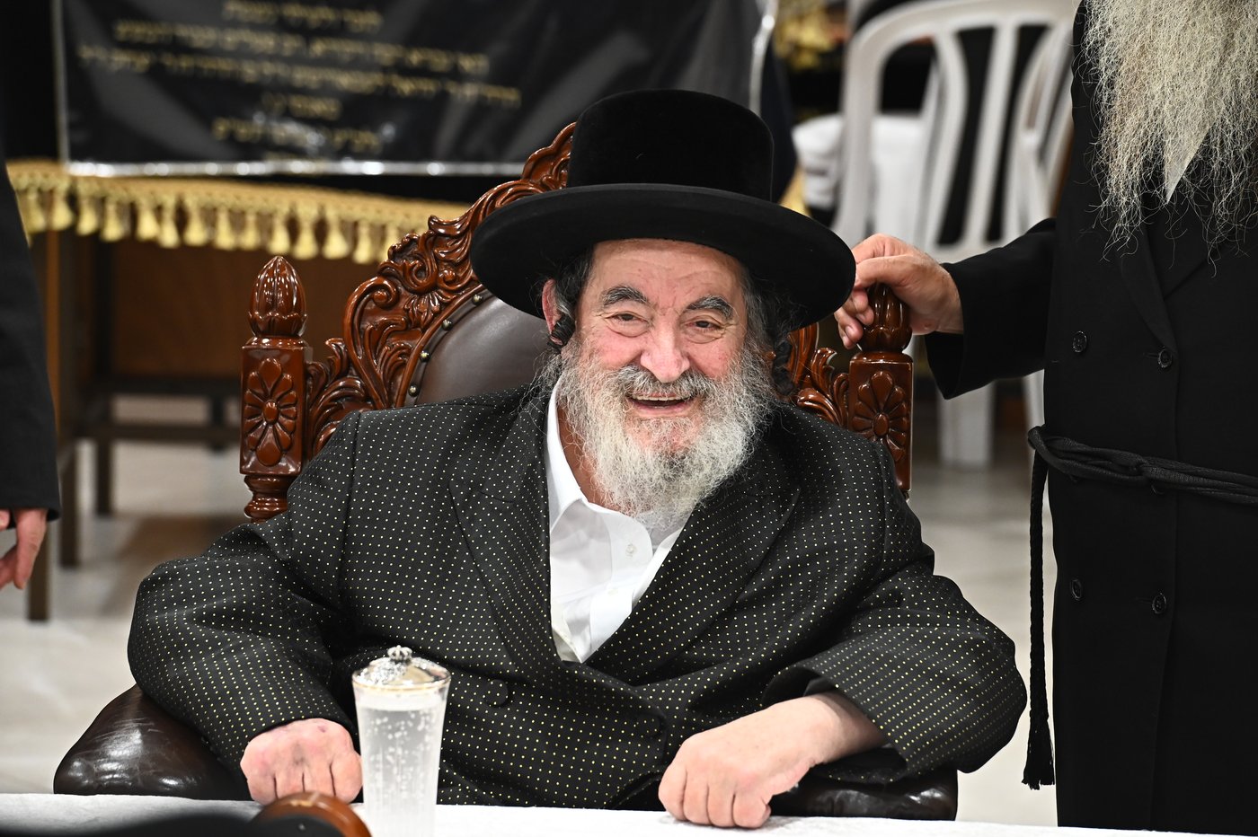 האדמו"ר מויז'ניץ בקבלת קהל