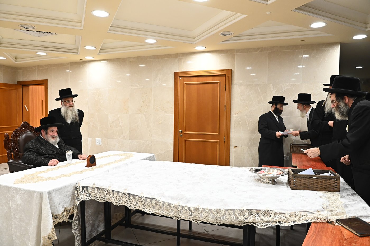 האדמו"ר מויז'ניץ בקבלת קהל