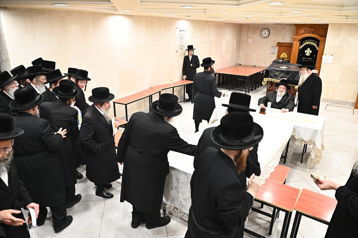 האדמו"ר מויז'ניץ בקבלת קהל