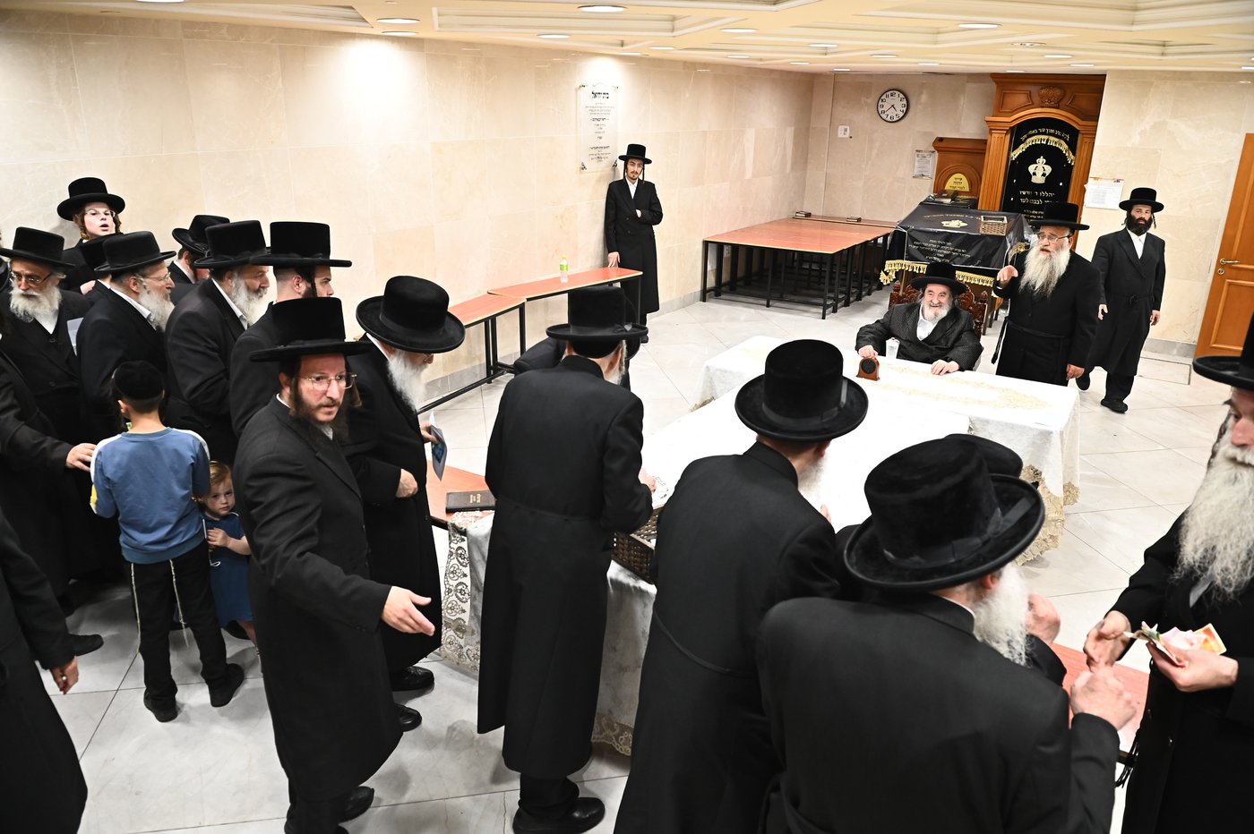 האדמו"ר מויז'ניץ בקבלת קהל