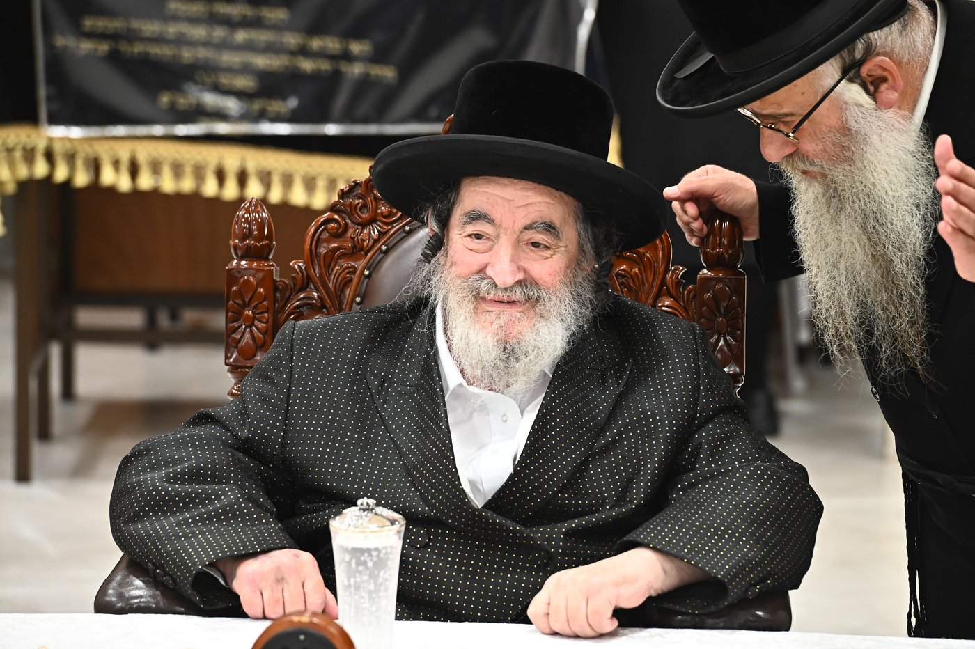 האדמו"ר מויז'ניץ בקבלת קהל
