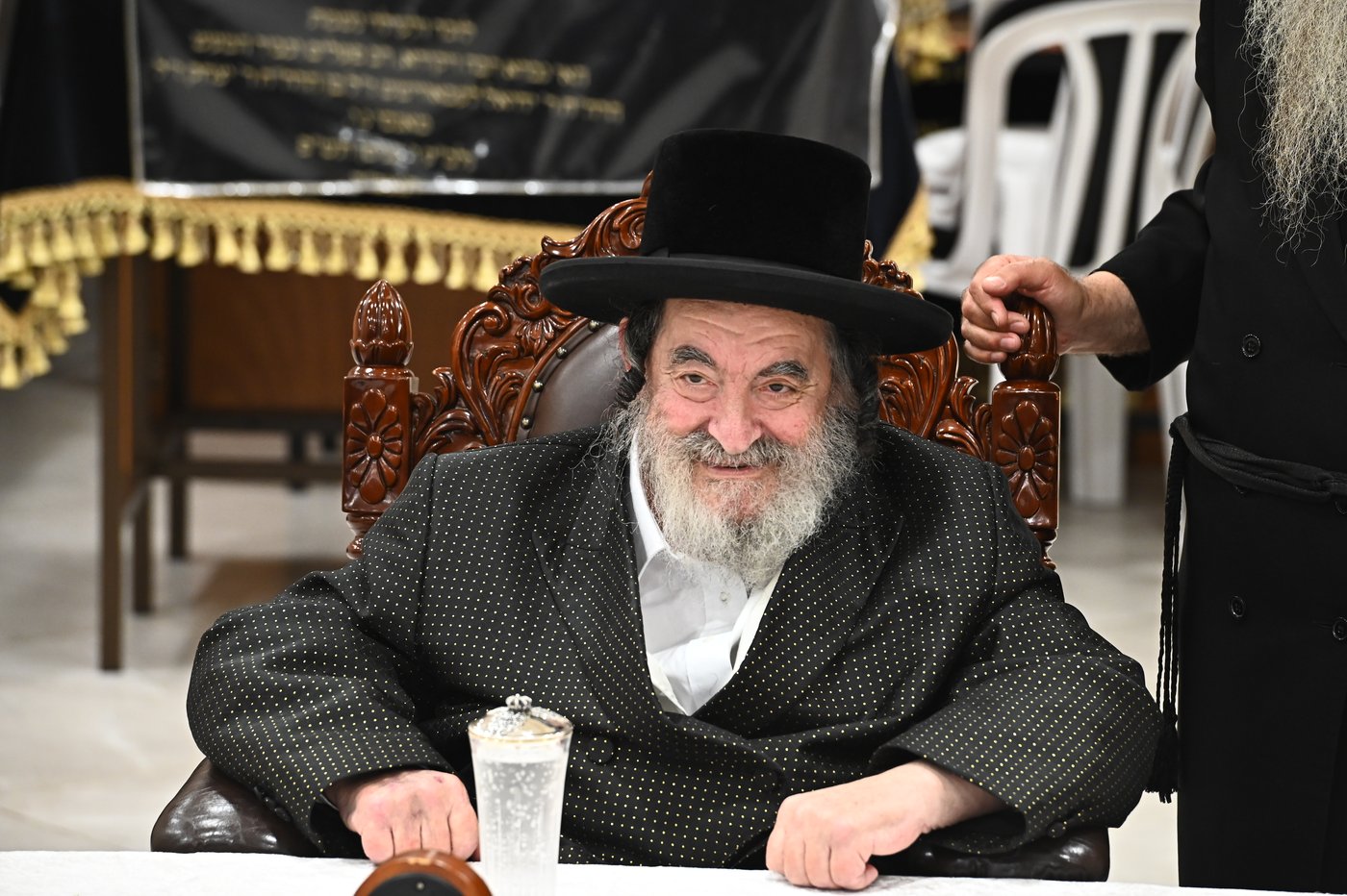 האדמו"ר מויז'ניץ בקבלת קהל