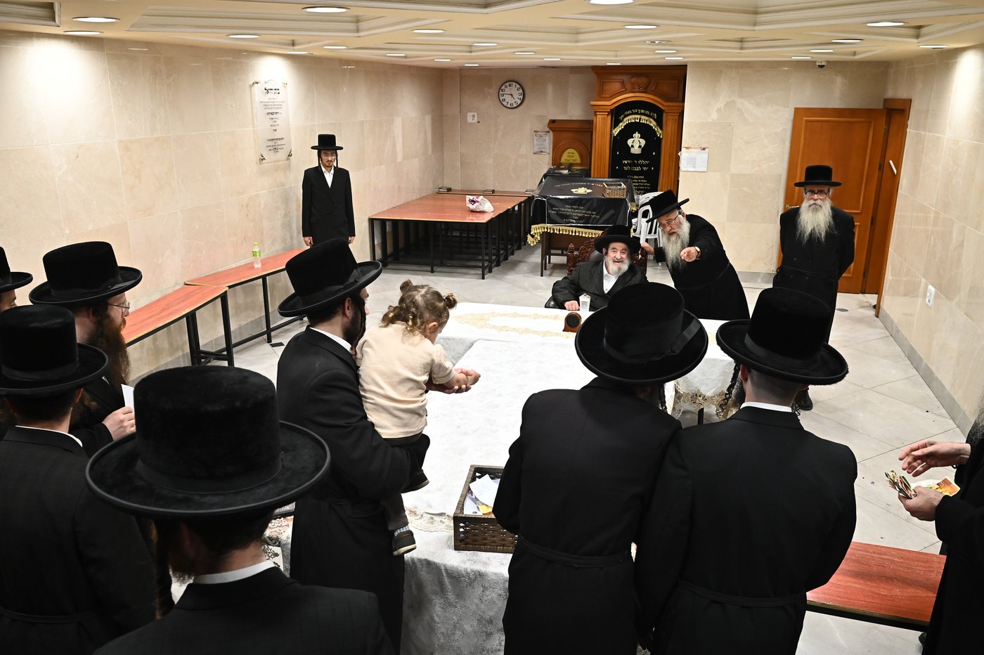האדמו"ר מויז'ניץ בקבלת קהל